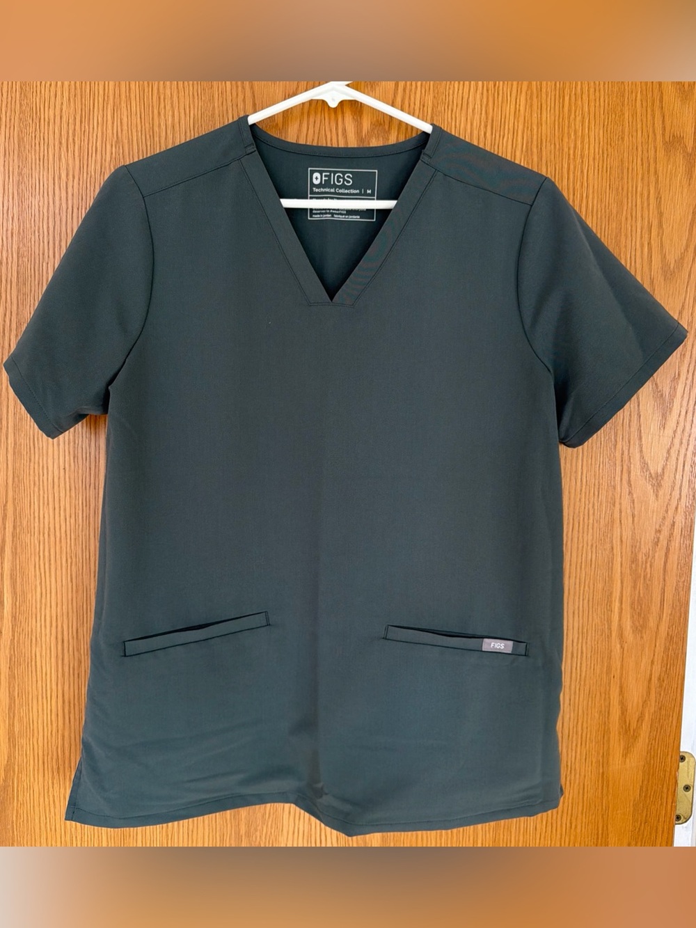 Figs Technical Collection Women's Casma Three-Pocket Scrub Top Size M Moss NWOT